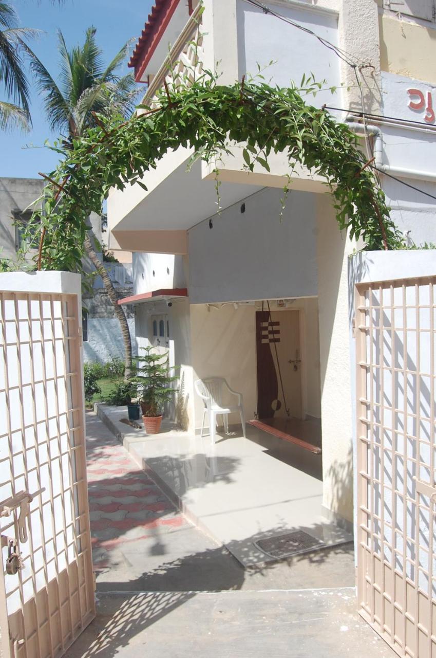 Gurukrupa Bunglow Dwarka  Exterior photo